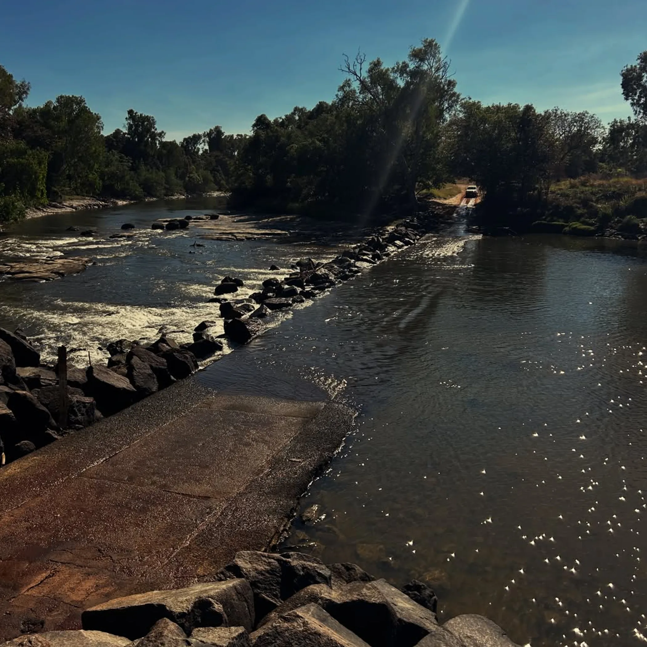 cahills crossing waterway with boats