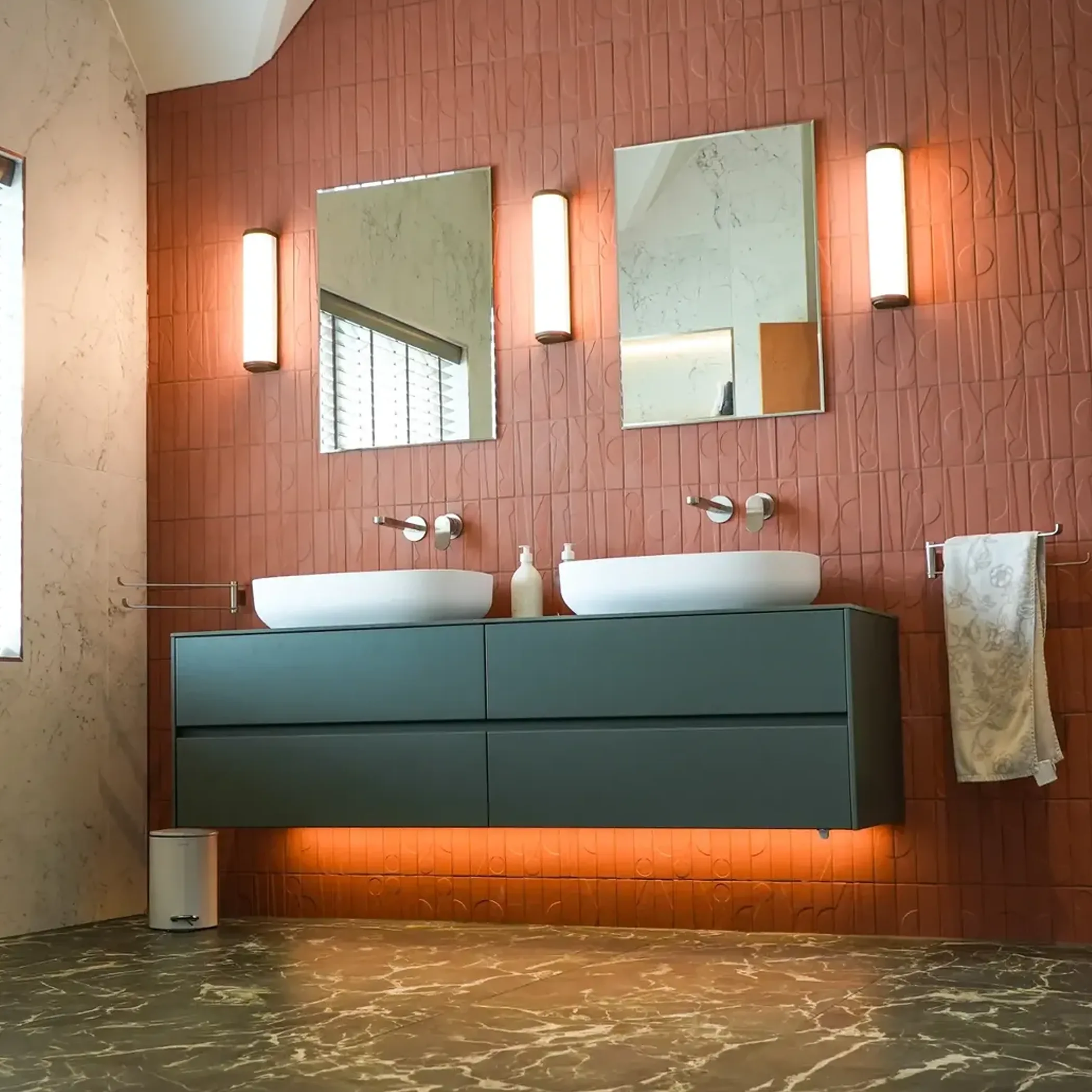 clean bathroom sinks and plumbing fixtures